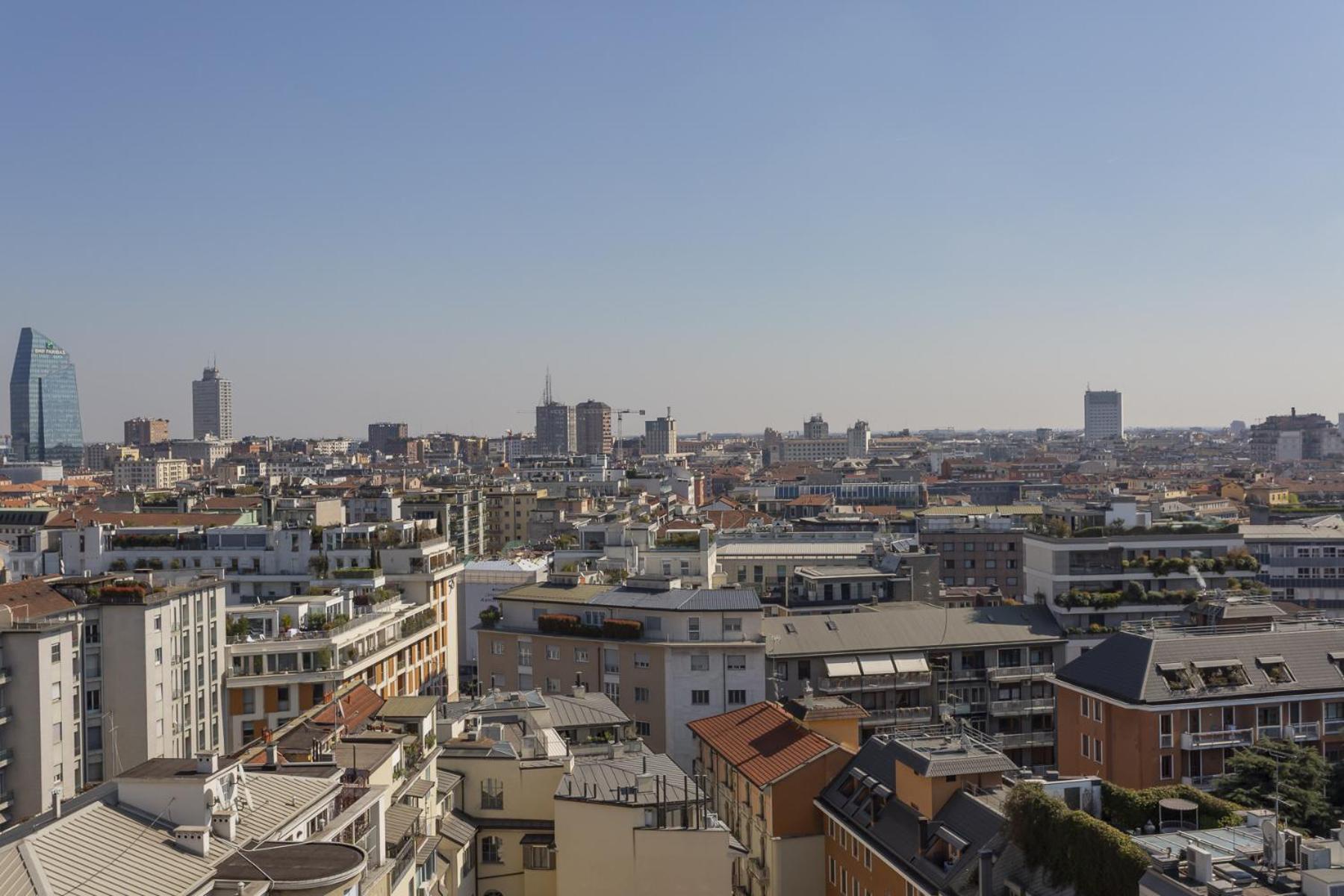 Skyline View Biancamano 1 Bdr With Balcony By Rentopolis Milan Exterior photo